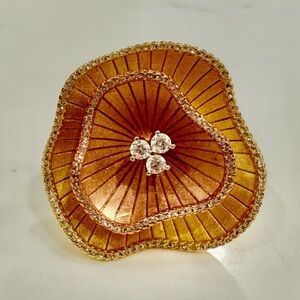 Gorgeous two-toned gold ring